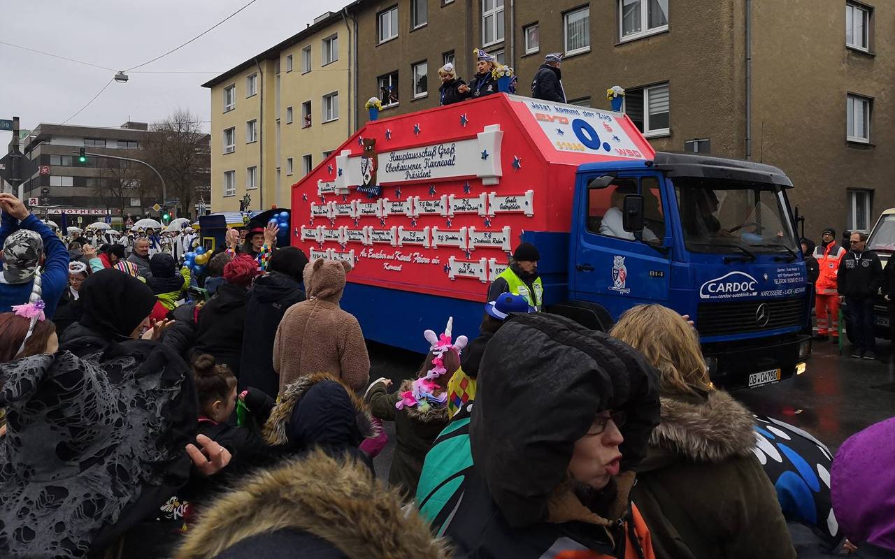 Der Karnevalszug in Alt-Oberhausen am 3. März 2019.