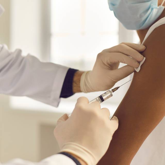 Impfung, Impfen, Covid, Covid 19, Corona, Coronavirus, Virus, Spritze, Arzt, Medizin, Doktor