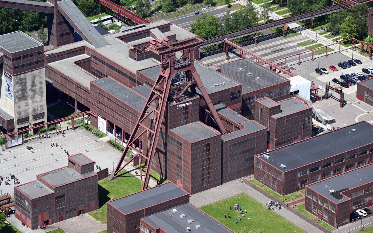 Vogelperspektiven-Blick auf die Zeche Zollverein in Essen