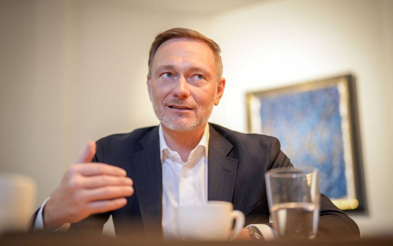 Christian Lindner, Parteivorsitzender der FDP, spricht in einem Interview mit Journalisten der Deutschen Presse-Agentur (dpa).