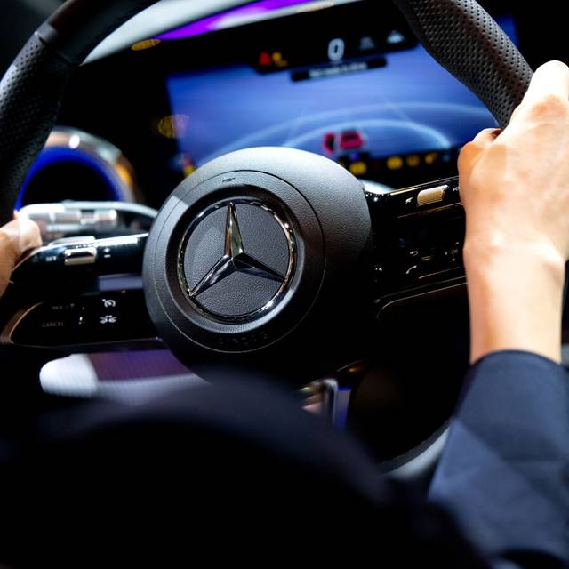 Der Blick auf das Cockpit in einem neuen Mercedes