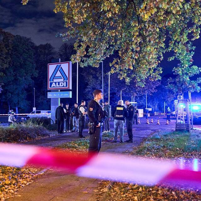 Schüsse an Supermarkt in Berlin – eine Person verletzt