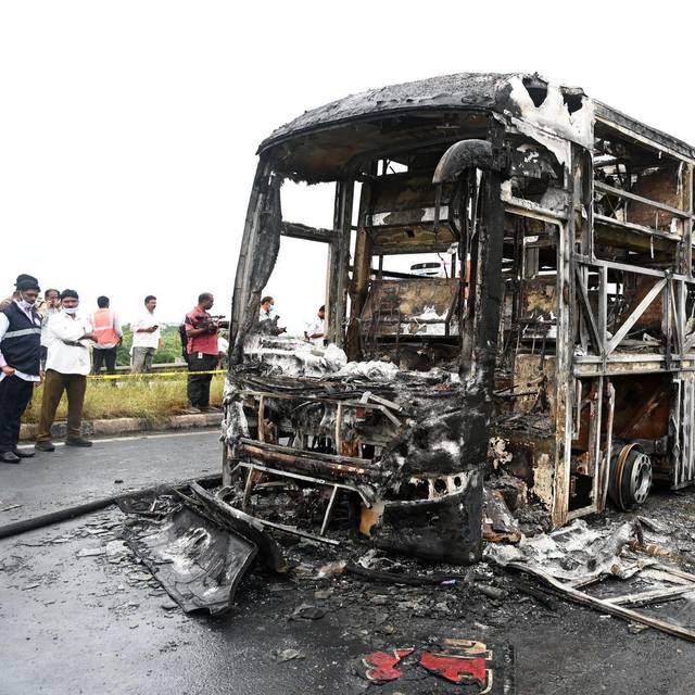 Mindestens 20 Tote nach Busunfall in Indien