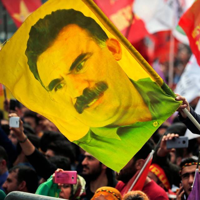 Fahne mit Bild von PKK-Chef Öcalan
