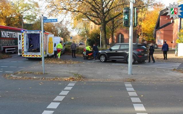Foto (Verkehrsunfall mit Personenschaden an der Duisburger Ecke Ruhrorter Straße): Polizei Oberhausen