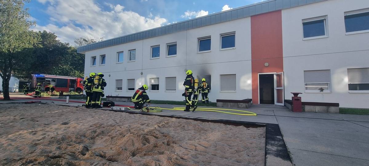 Feuer in Flüchtlingsunterkunft