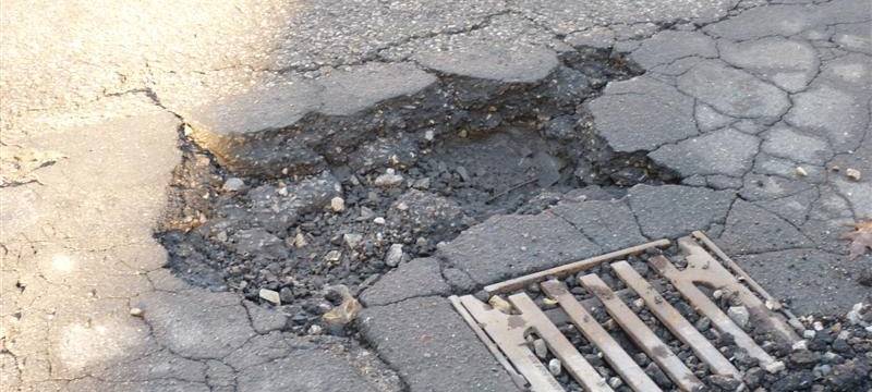 TÜV gibt Tipps rundum Schlaglochschäden