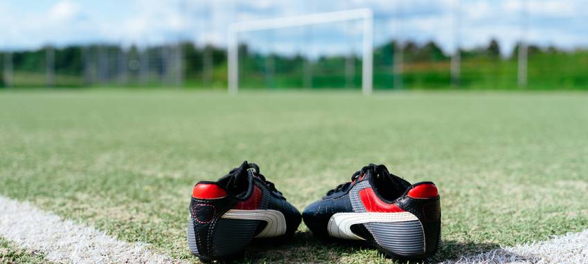 Kunstrasenplätze sondern Mikroplastik ab