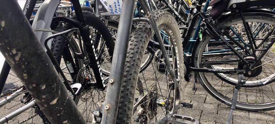 Kritik von Radfahrern an zugeparkten Radwegen