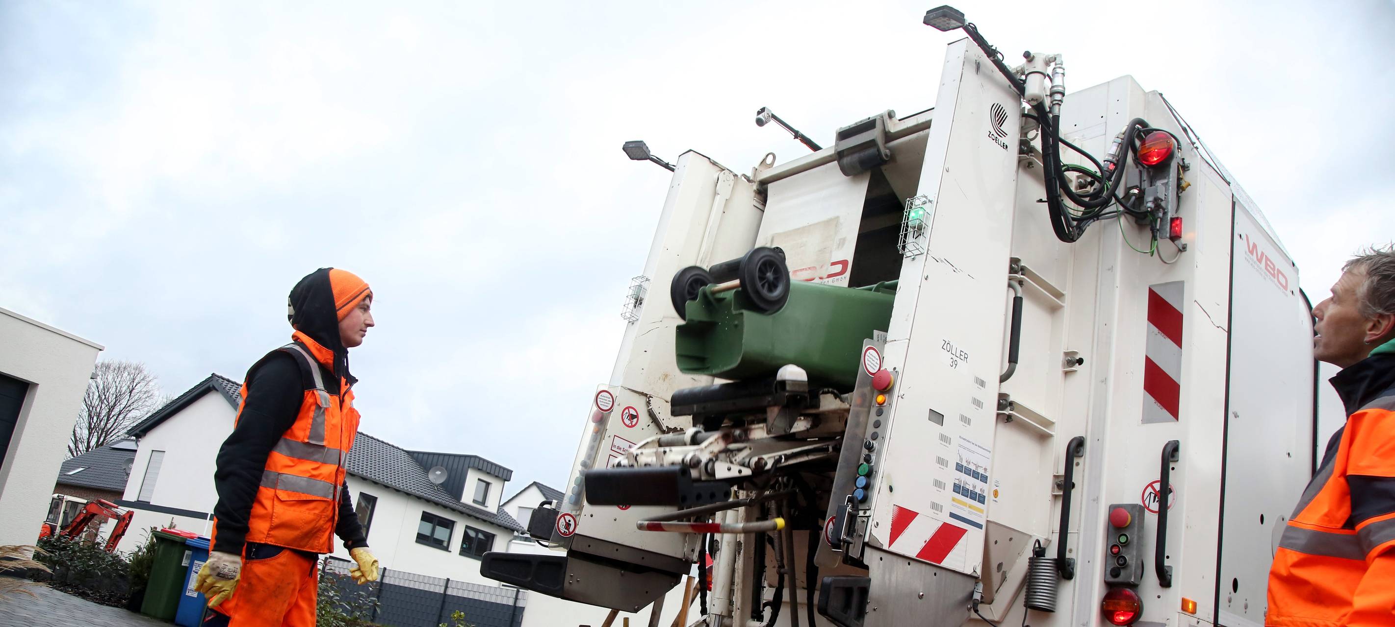 Müllwagen bekommen Abbiegeassistenten