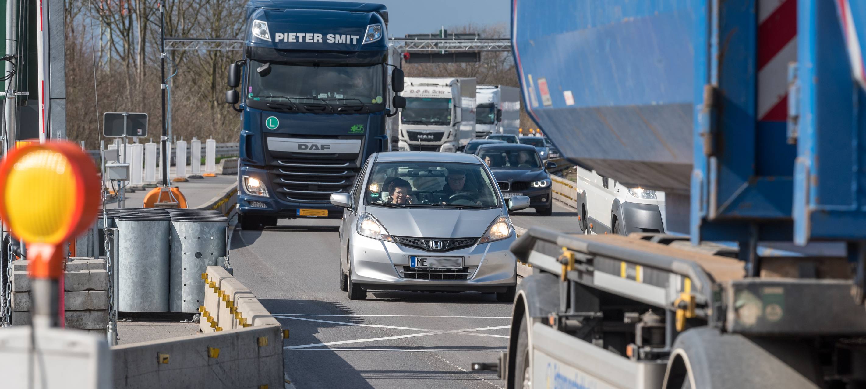 LKW-Waage bremst zu schwere Laster aus