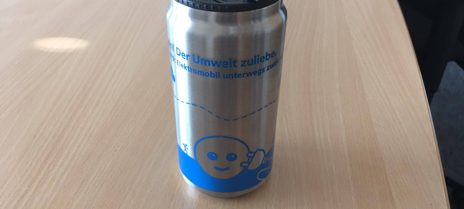 Kaffeebecher als Fahrkarte