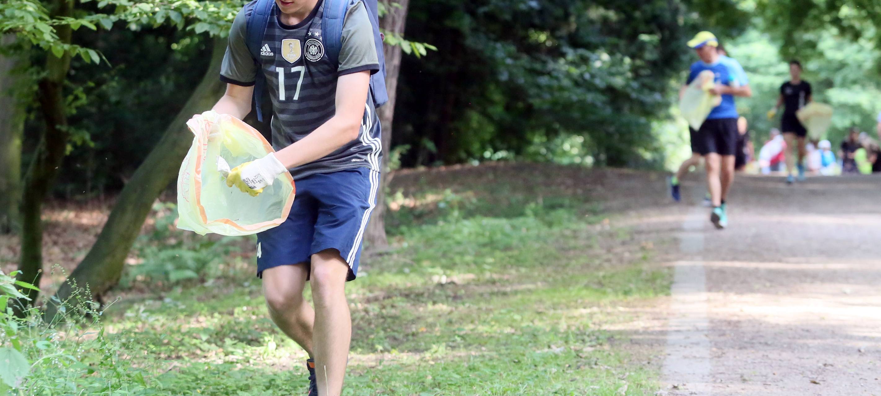 Plogging: Im Kaisergarten wir wieder gejoggt und Müll eingesammelt