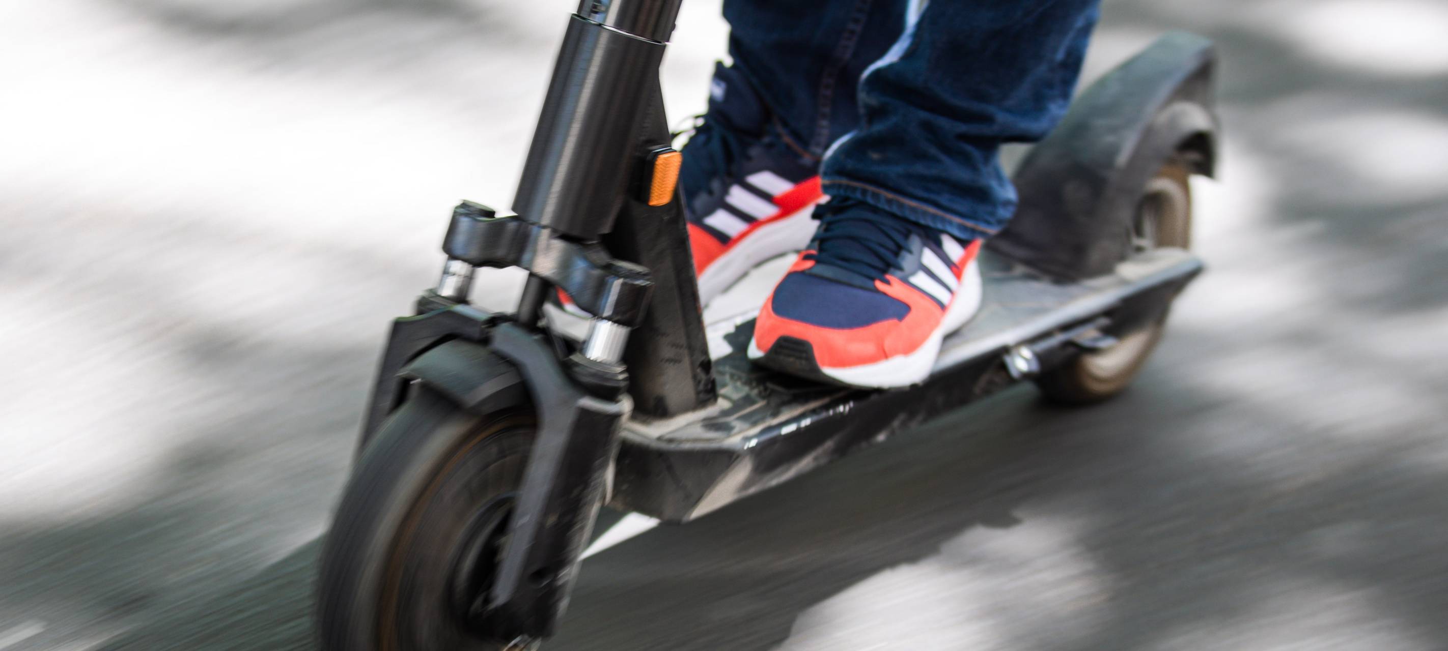 Betrunken auf E-Scooter über die A40