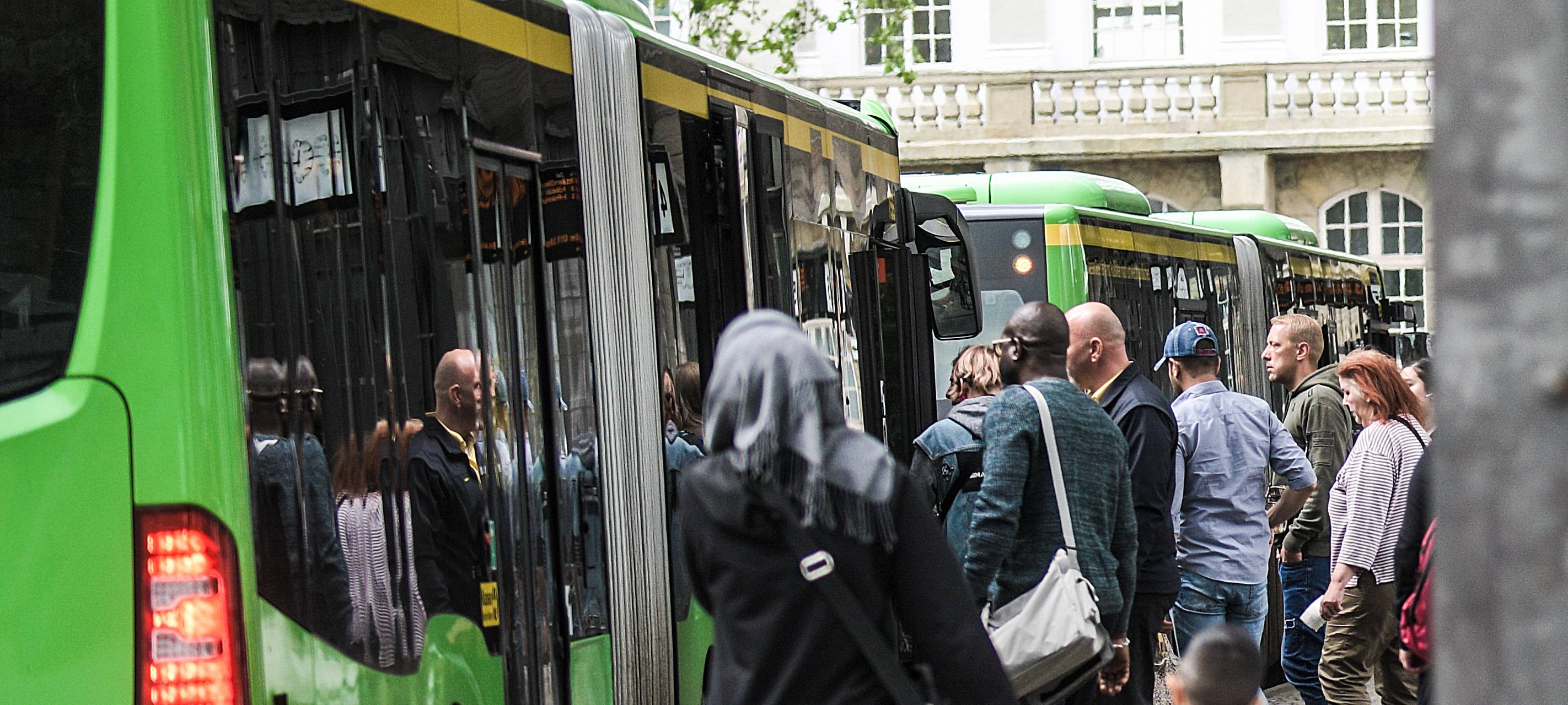 Zusätzliche Busse und Bahnen in der Silvesternacht
