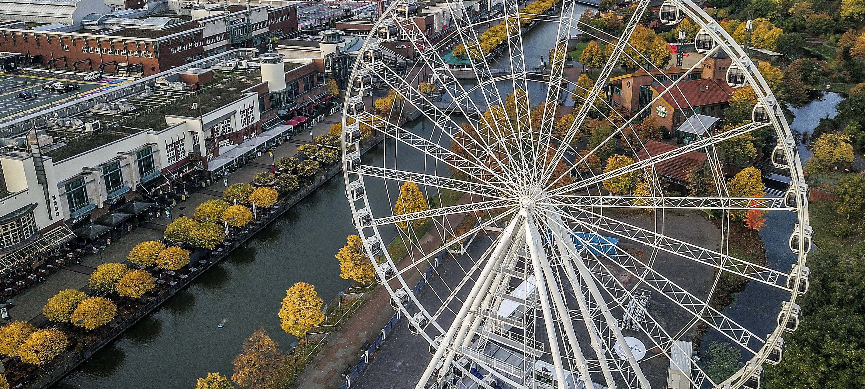 Aufbau des Riesenrads am Centro startet