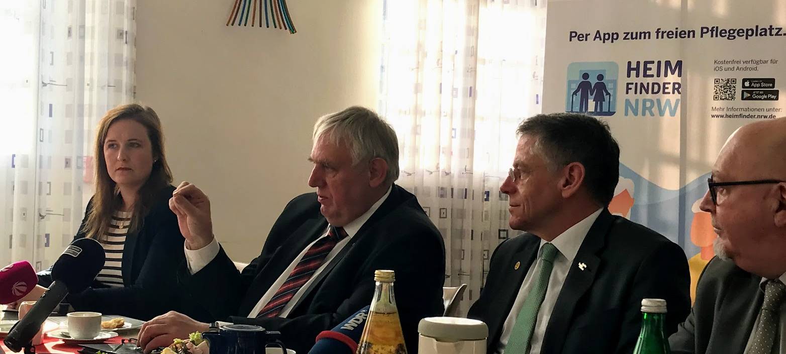 NRW-Gesundheitsminister Karl-Josef Laumann stellt neue App vor