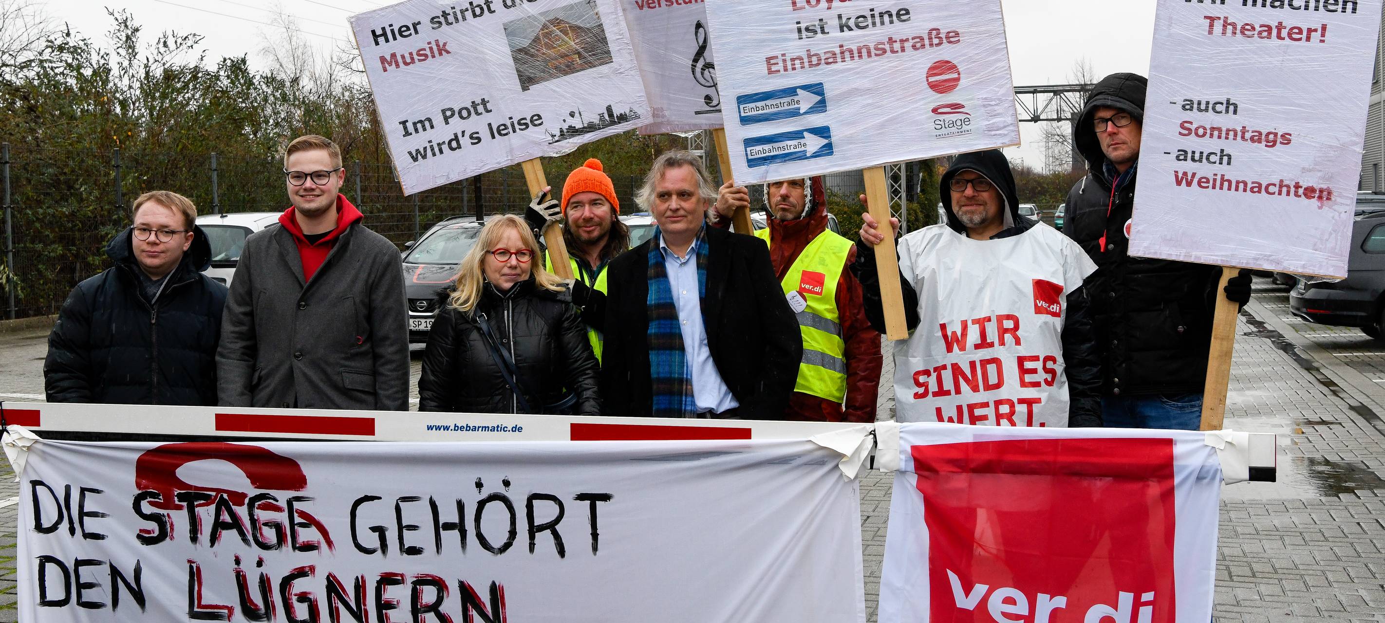 Protest-Aktionen am Metronom Theater