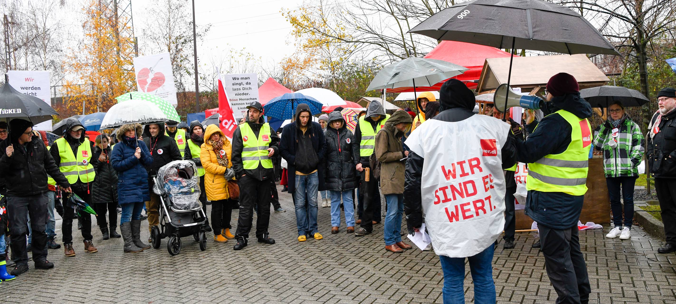 Protest-Aktionen am Metronom Theater