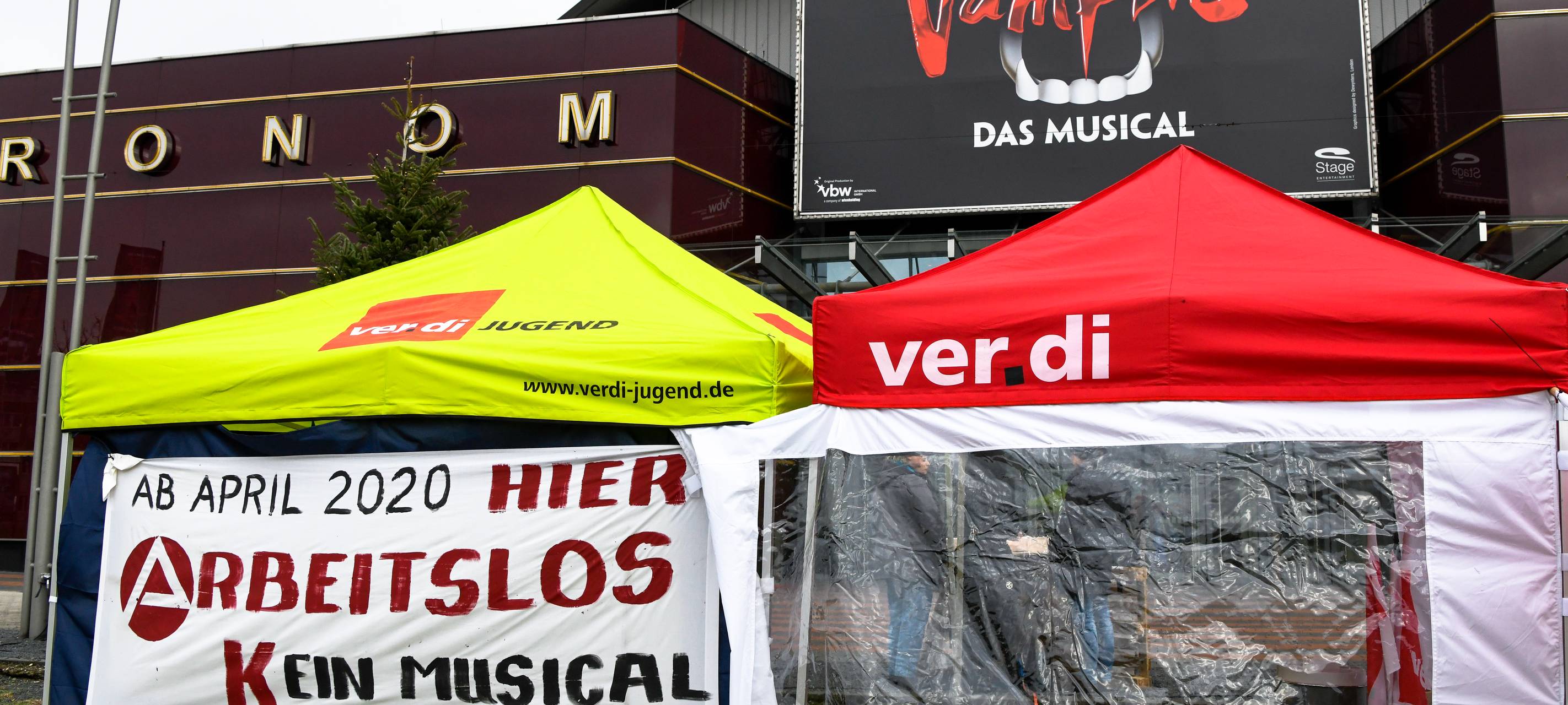 Protest-Aktionen am Metronom Theater