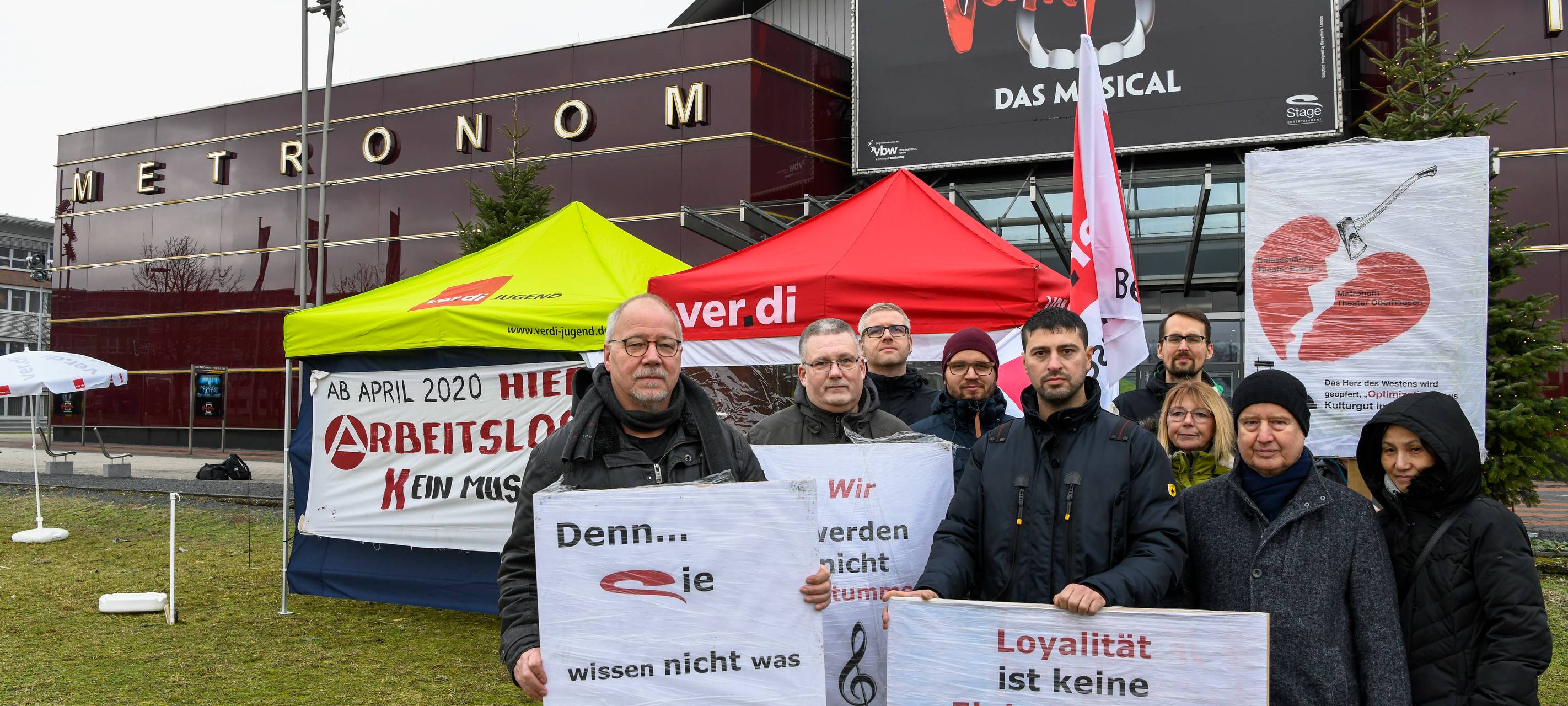 Mahnwache vor Metronom-Theater