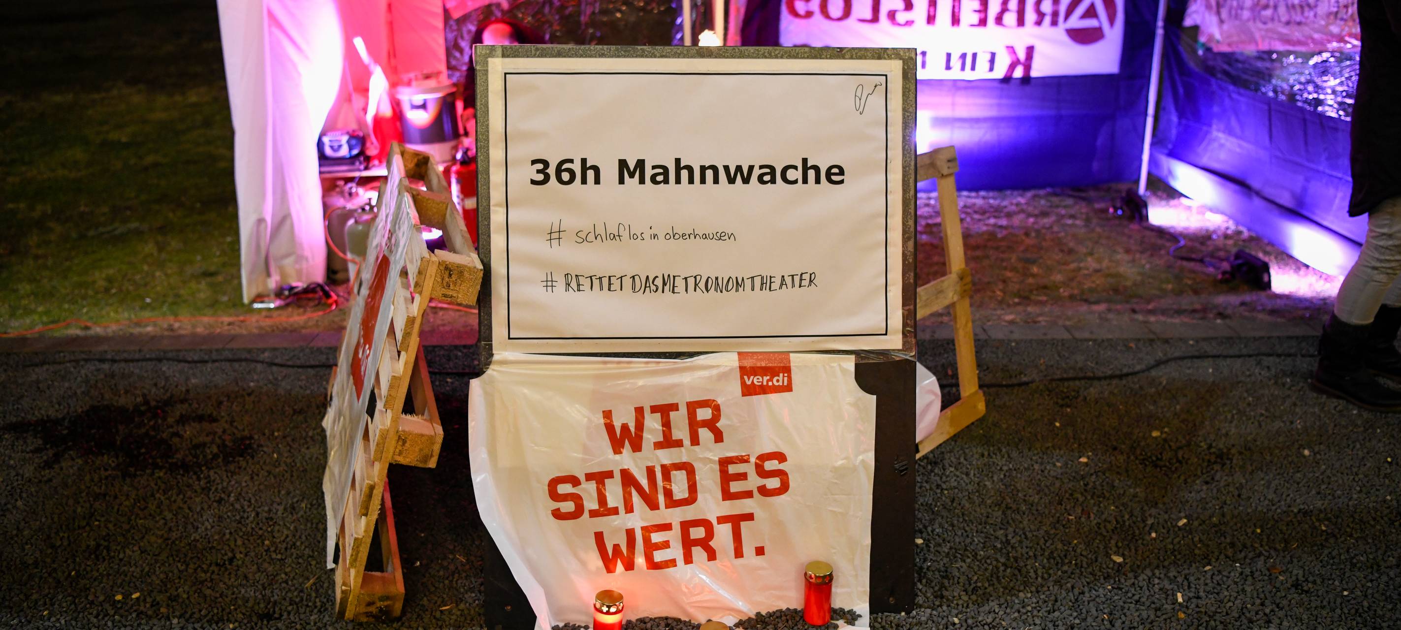 Protest-Aktionen am Metronom Theater