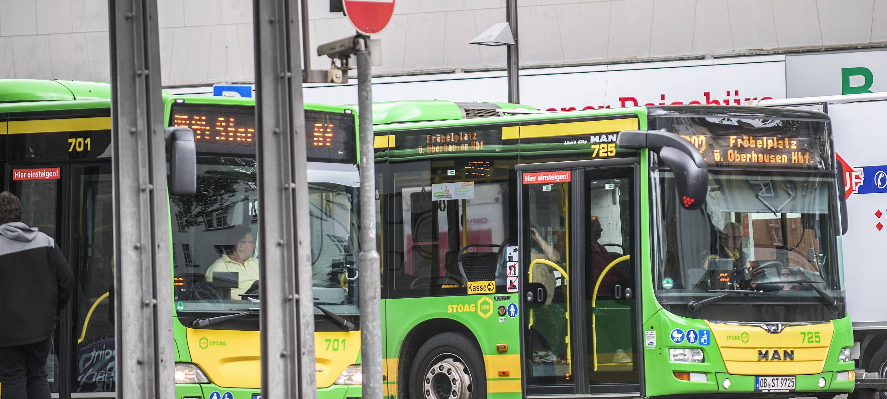 Zum Schulstart morgens und mittags mehr Busse