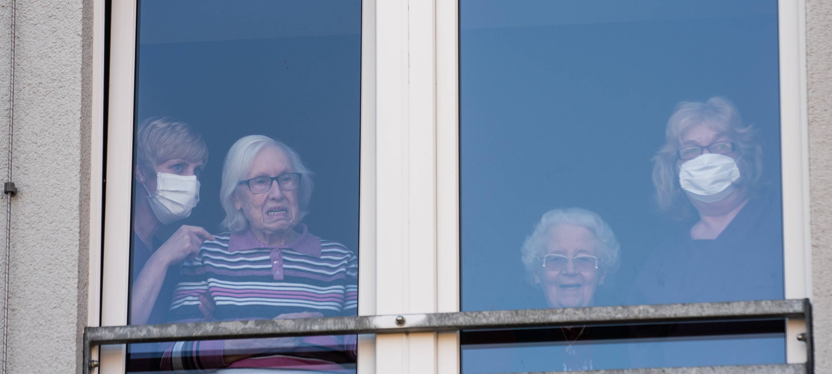 Besuche in Pflegeheimen werden wieder möglich