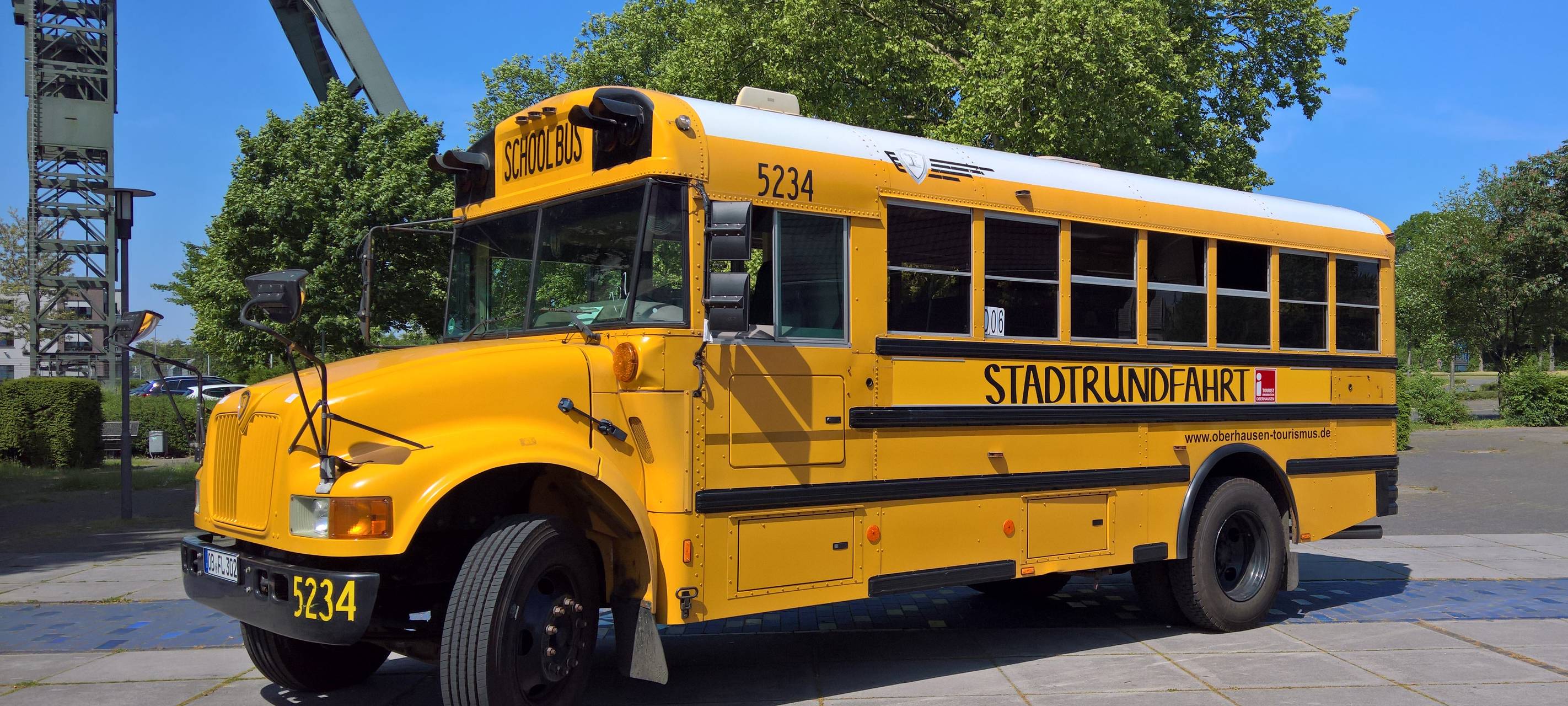 Stadrundfahrten im gelben US-Schulbus