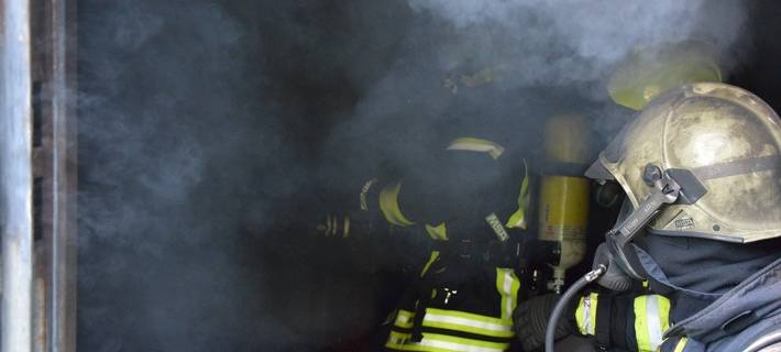 Mehrere Menschen bei Wohnungsbrand verletzt