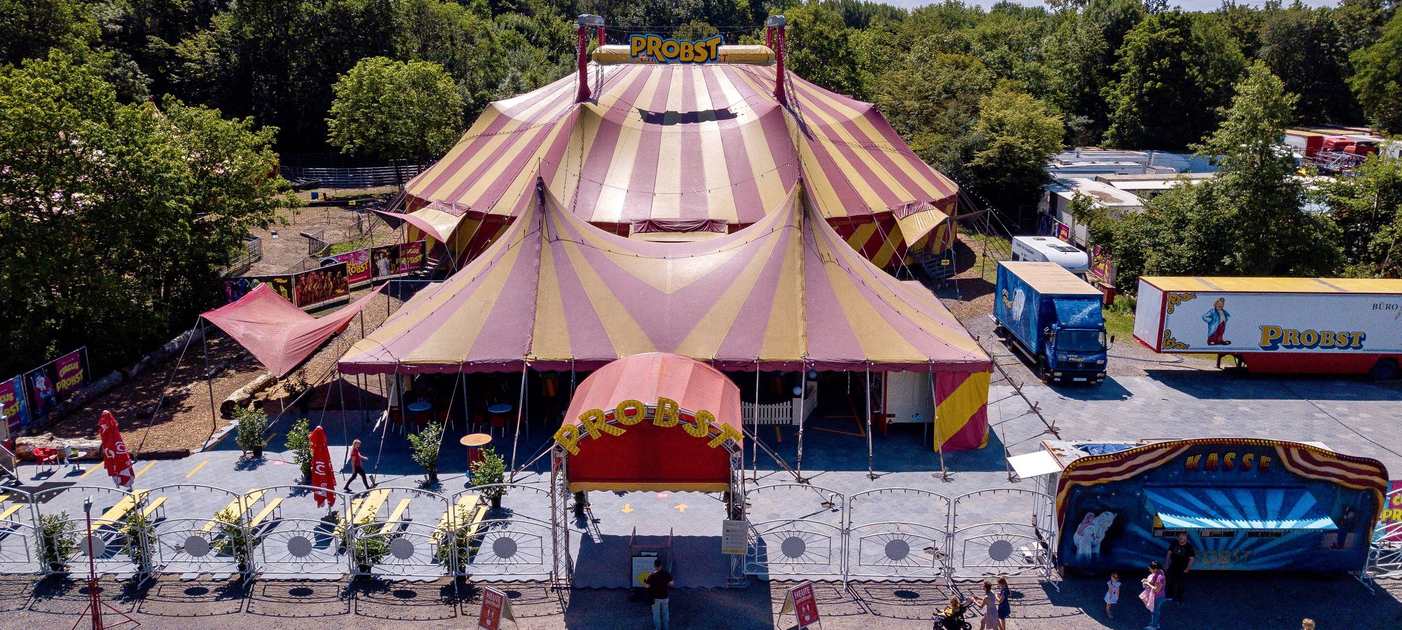 Kulttempel-Konzerte im Zirkuszelt