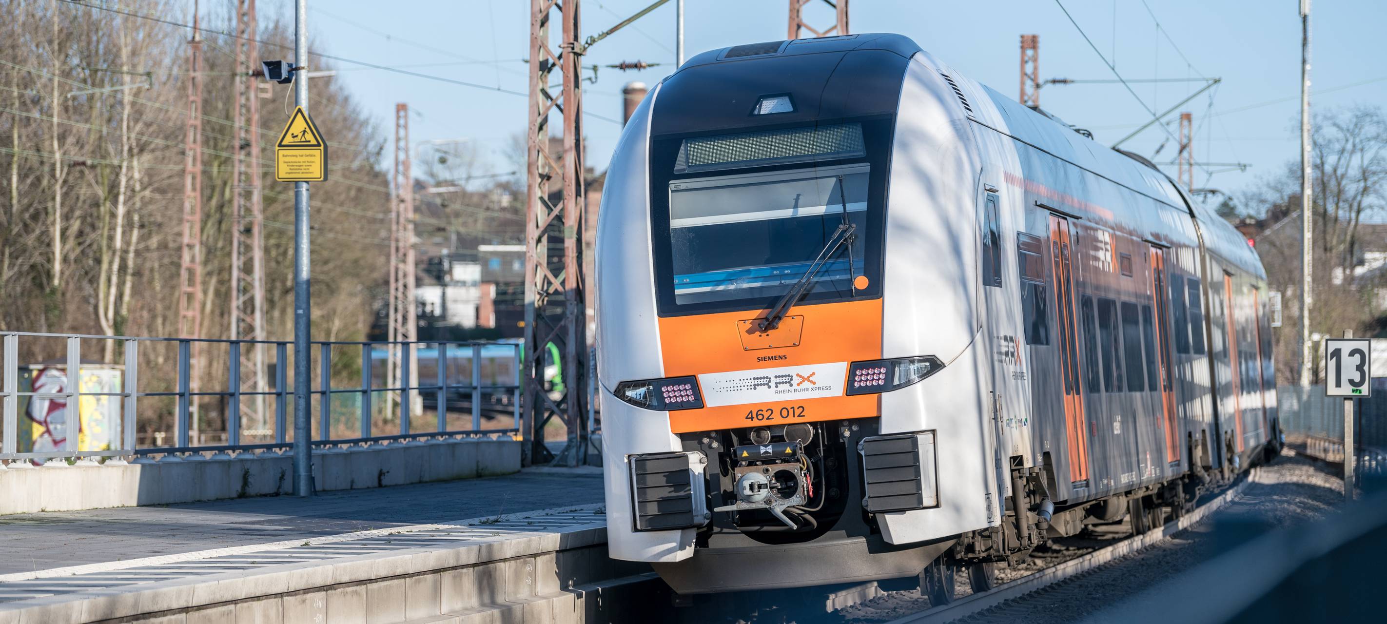 Wegen zu vieler Fahrgäste: RRX und RE3 tauschen Linienwege