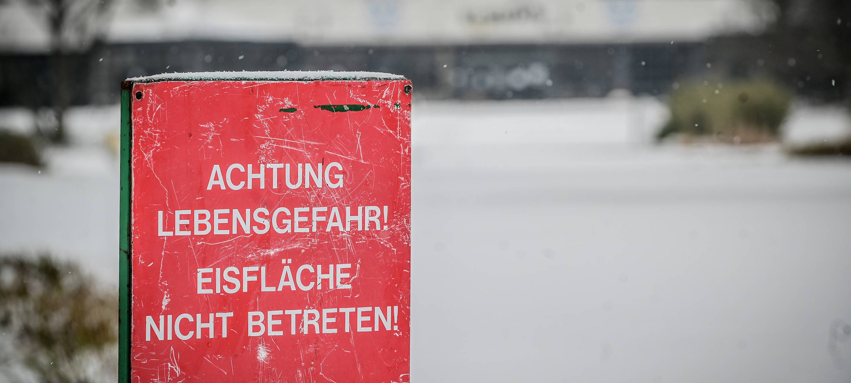 Gefahr durch Schneebretter und Eiszapfen