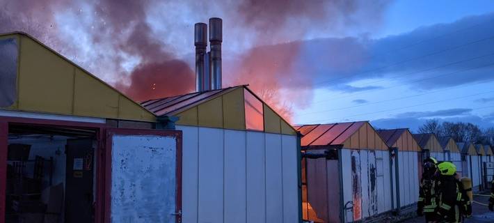 Lagerhalle brennt ab