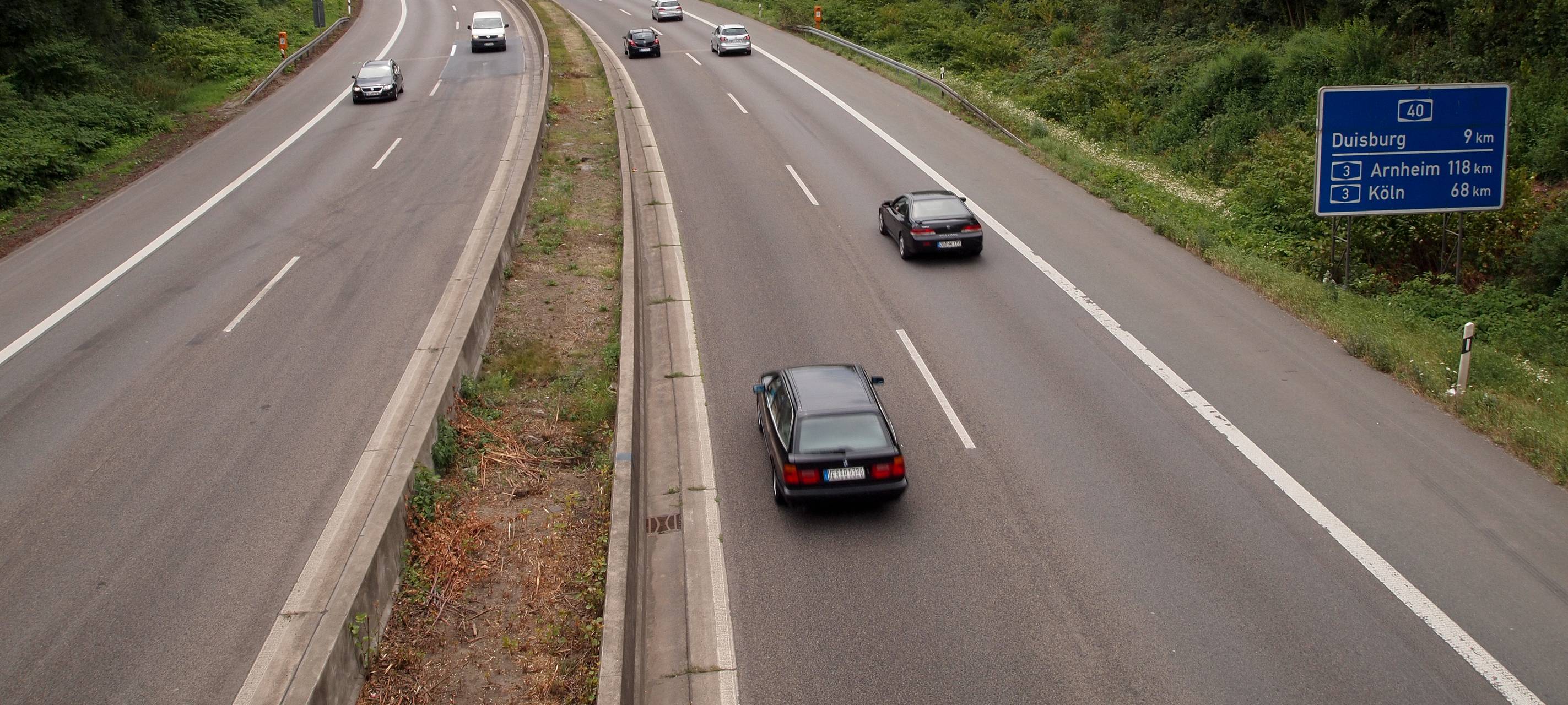 Nur ein Fahrstreifen auf A40 bei MH-Heimaterde