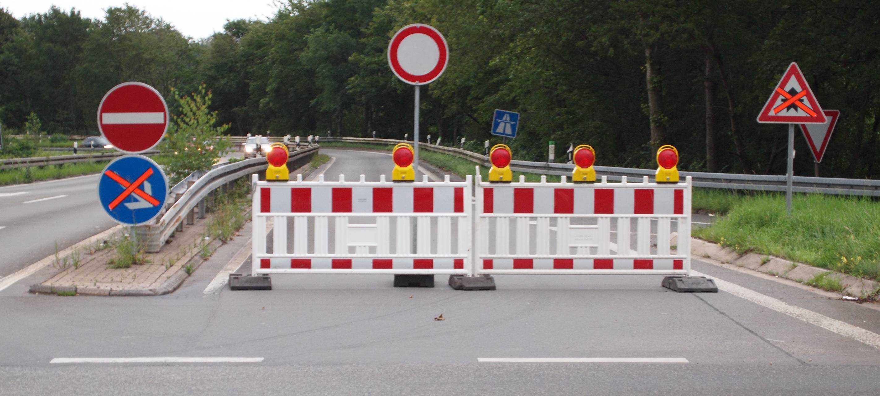 Engpass auf A 52 bei Essen durch Teilsperrung