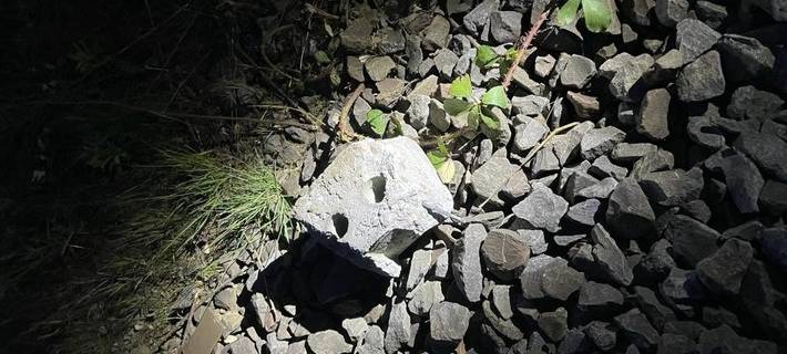 Betonteile auf den Gleisen