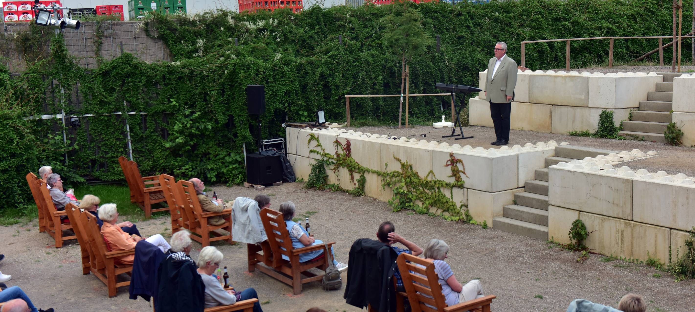 Drive-in-Theater wird zum Parkbanktheater