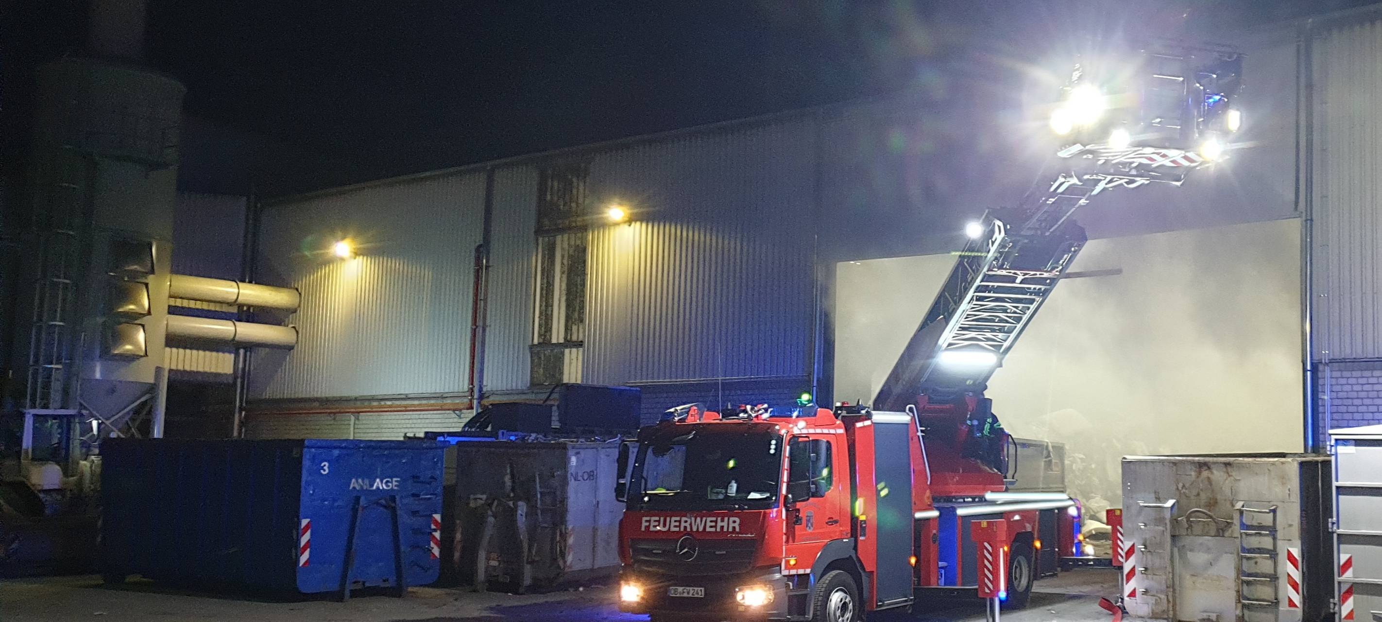 Feuer in Recyclinghalle gelöscht