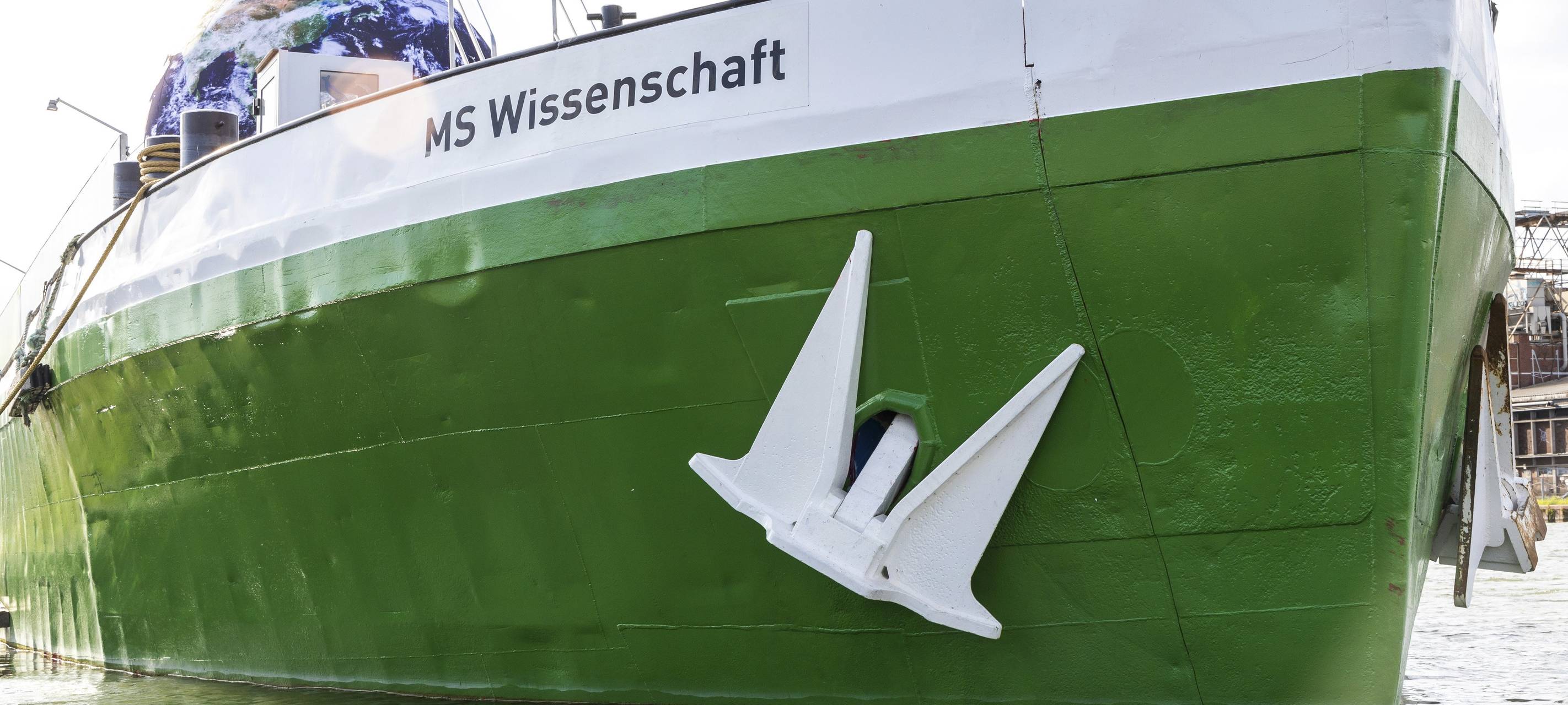 MS Wissenschaft legt am Kaisergarten an