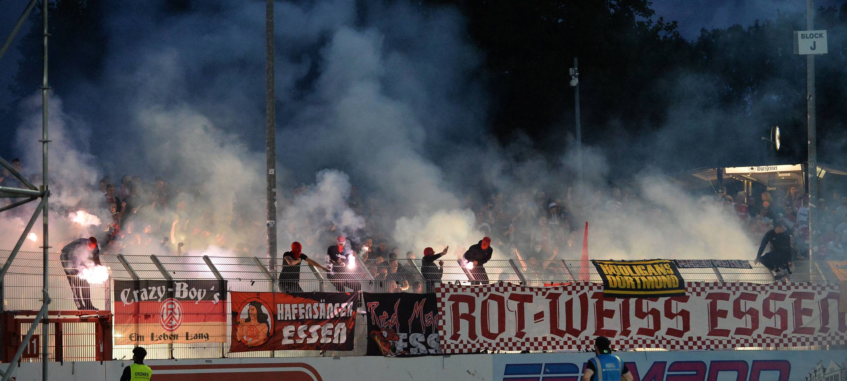 RWE entzieht Problem-Fans ihre Dauerkarten