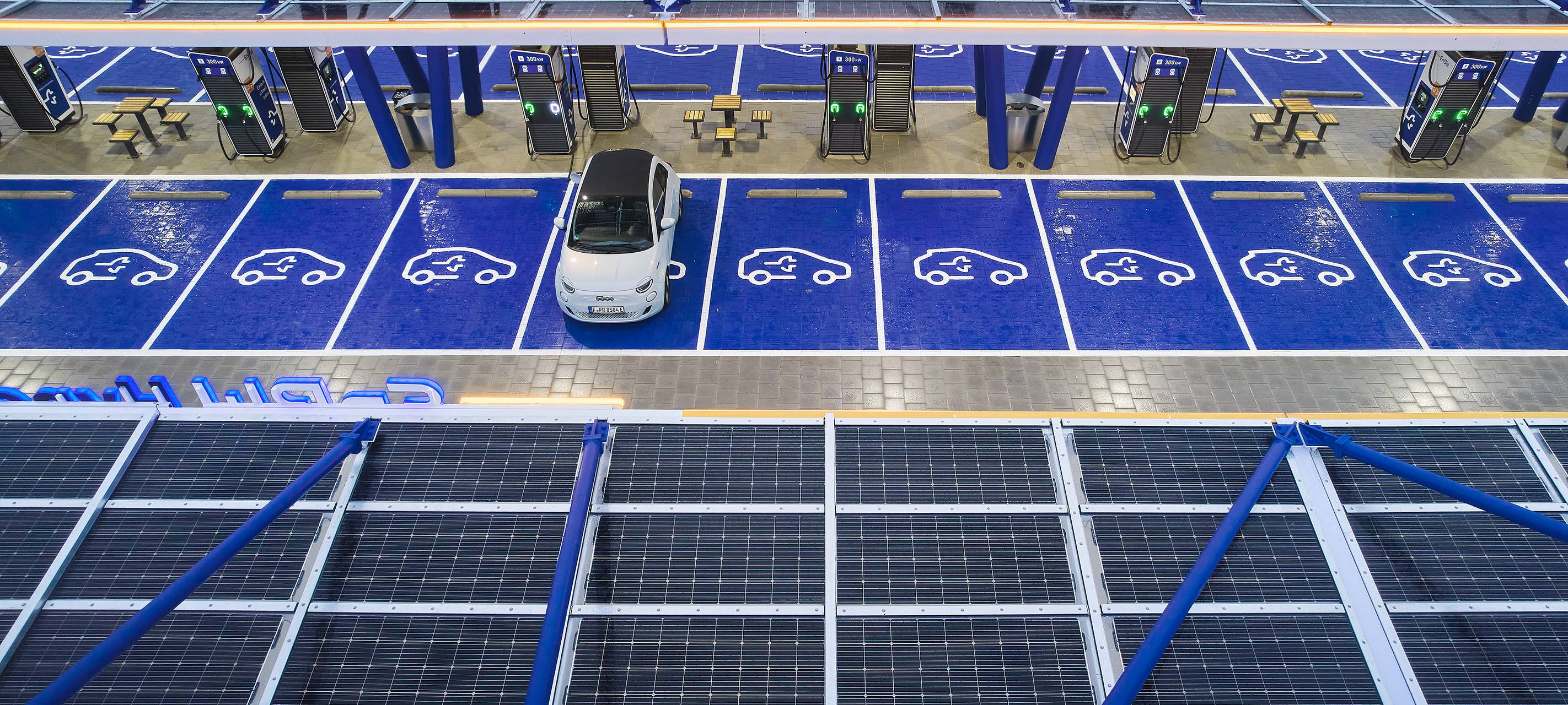 Riesige Ladestation für E-Autos geöffnet
