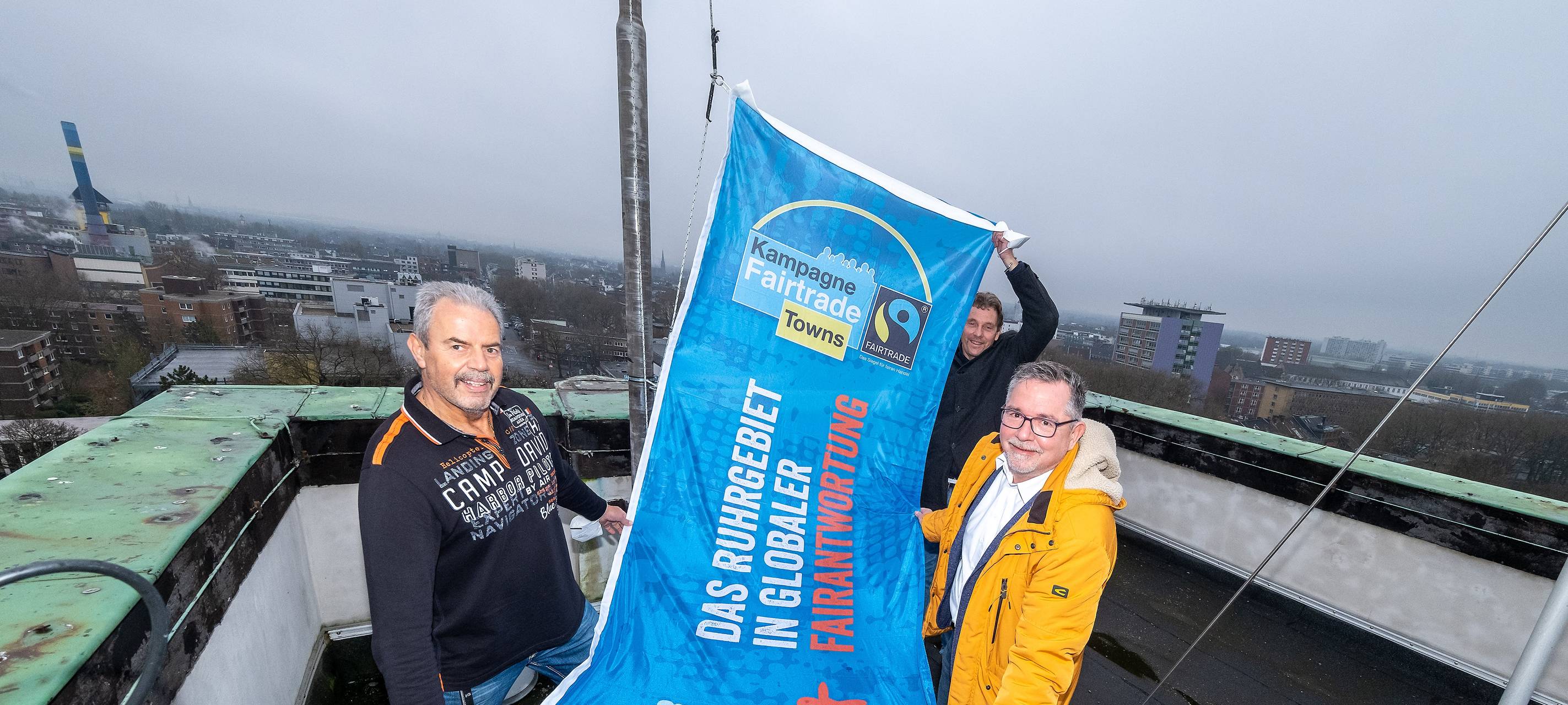 Fairtrade-Fahne auf dem Rathaus