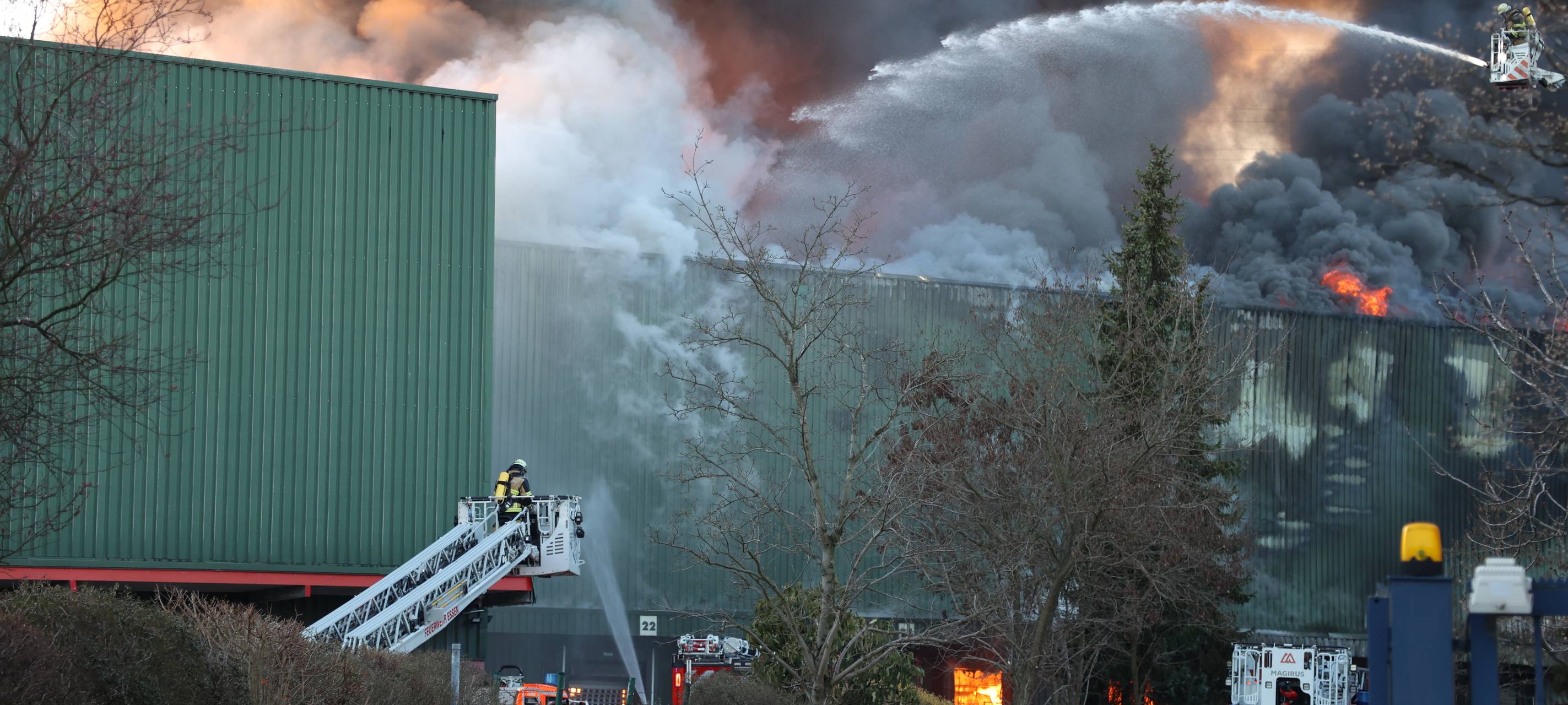 Enormer Schaden nach Brand des Möbellagers
