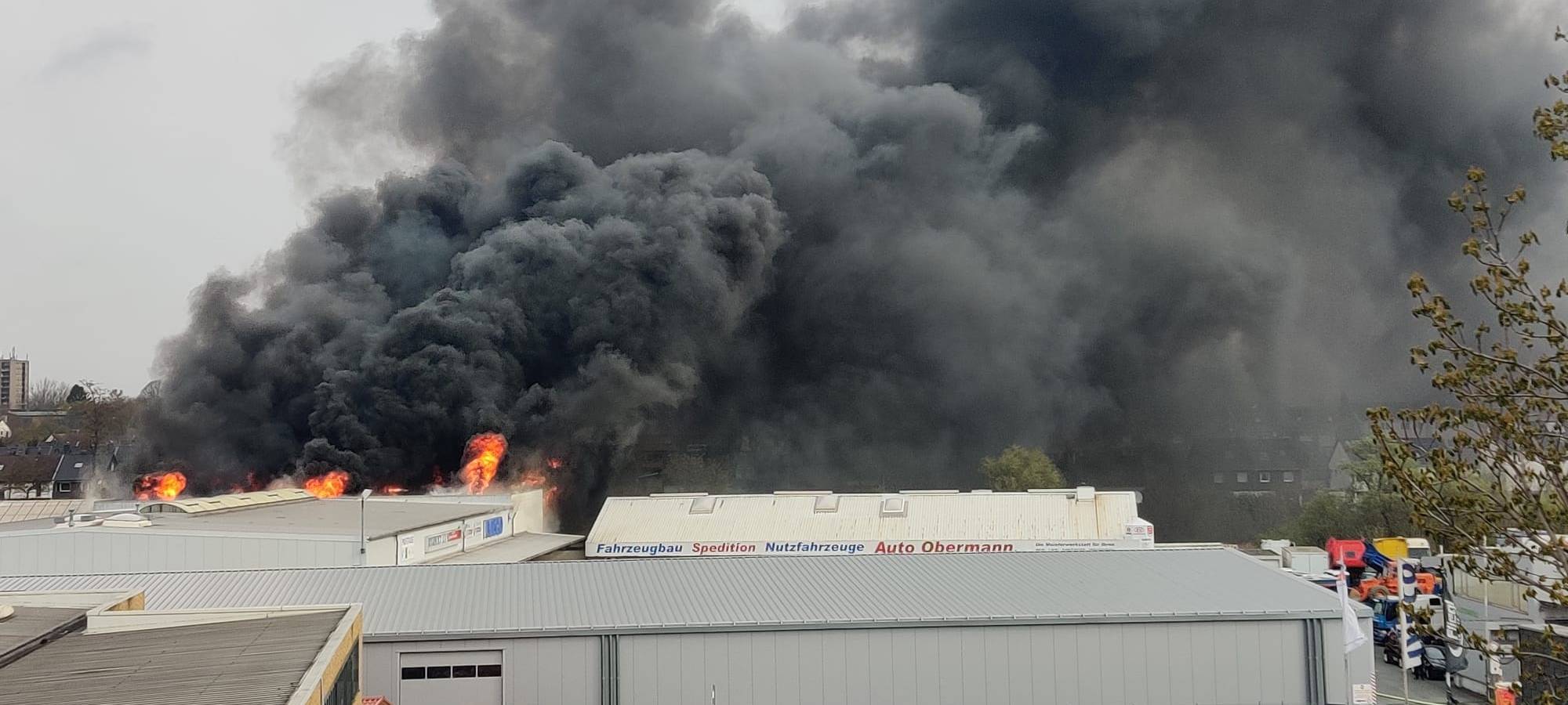 Flammen sorgen für Feuerwehr-Großeinsätze