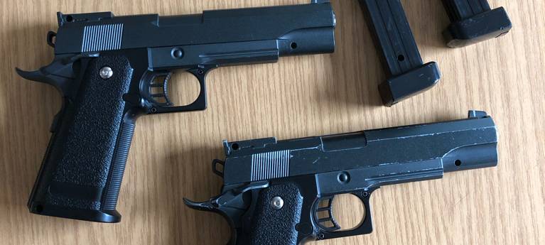 Dumme Idee: Rumfuchteln mit Soft-Air-Waffen