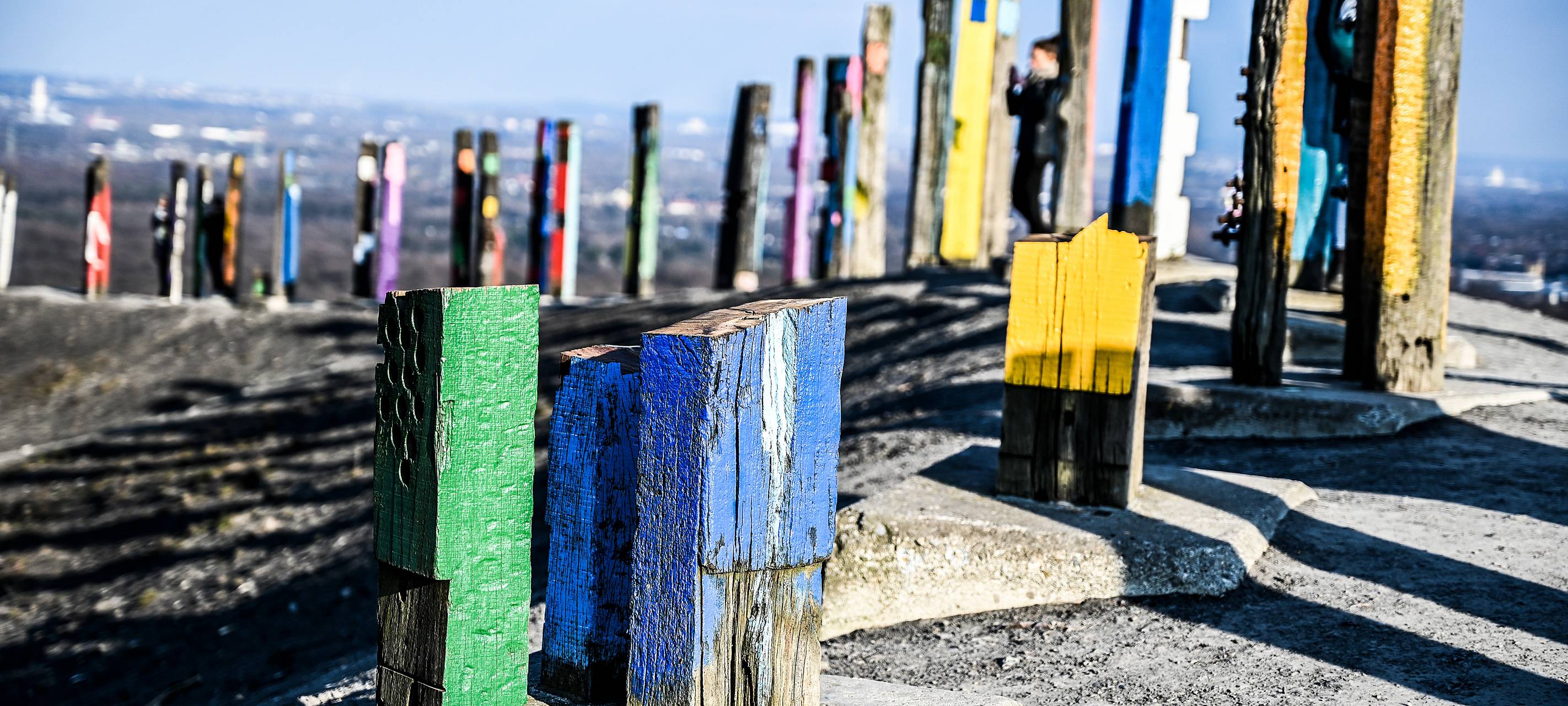 Abgesägte Stelen wieder in Stand gesetzt