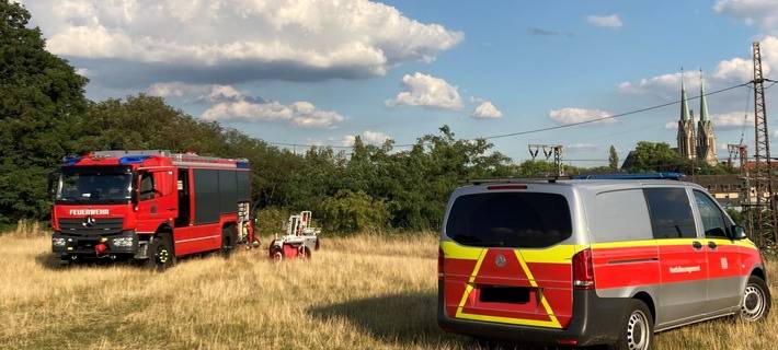 Brennende Böschung sorgt für Großalarm