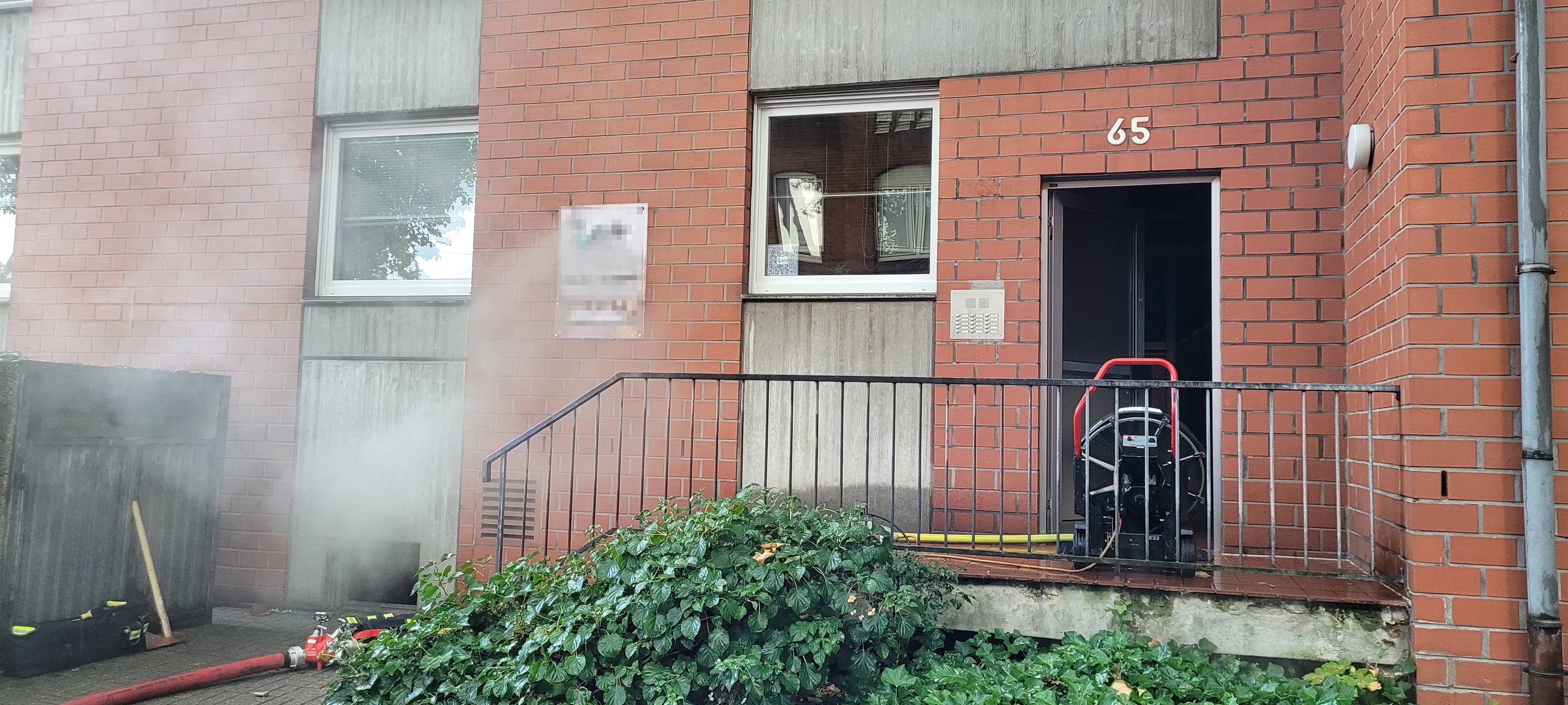 Feuerwehr bekämpft Brand in Oskarstraße