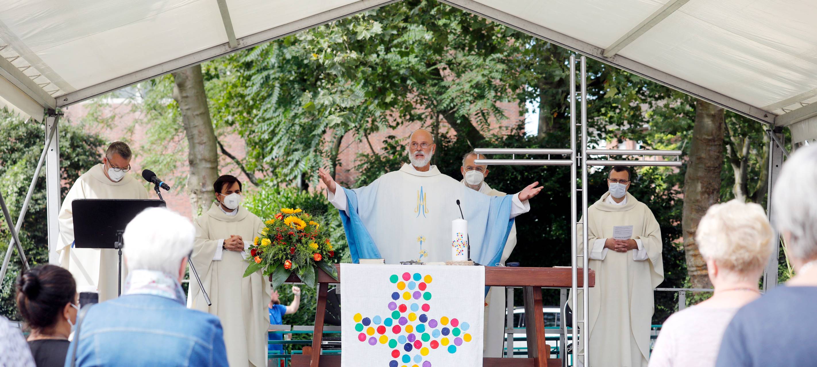 Gemeinsamer Gottesdienst am Centro